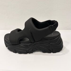 Y2K Black Chunky Platform Sandals Size 6 Slip-On Puffy Minimal 2.75” Heel EUC